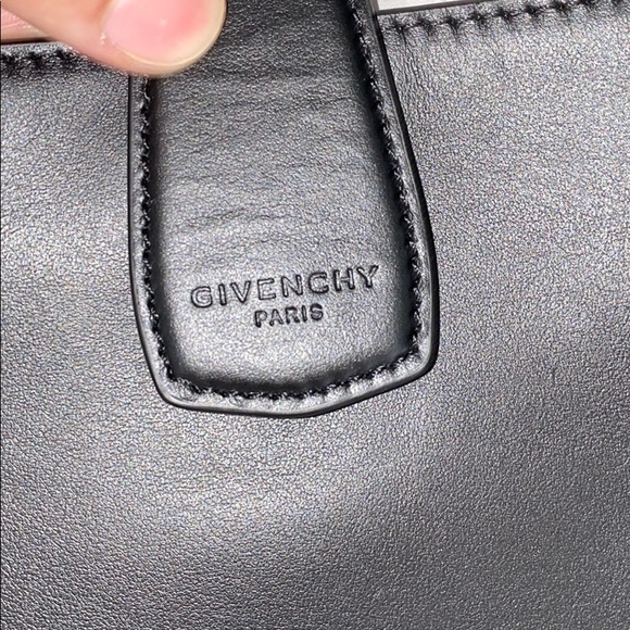 Givenchy oversized leather messenger - Picture 7 of 8
